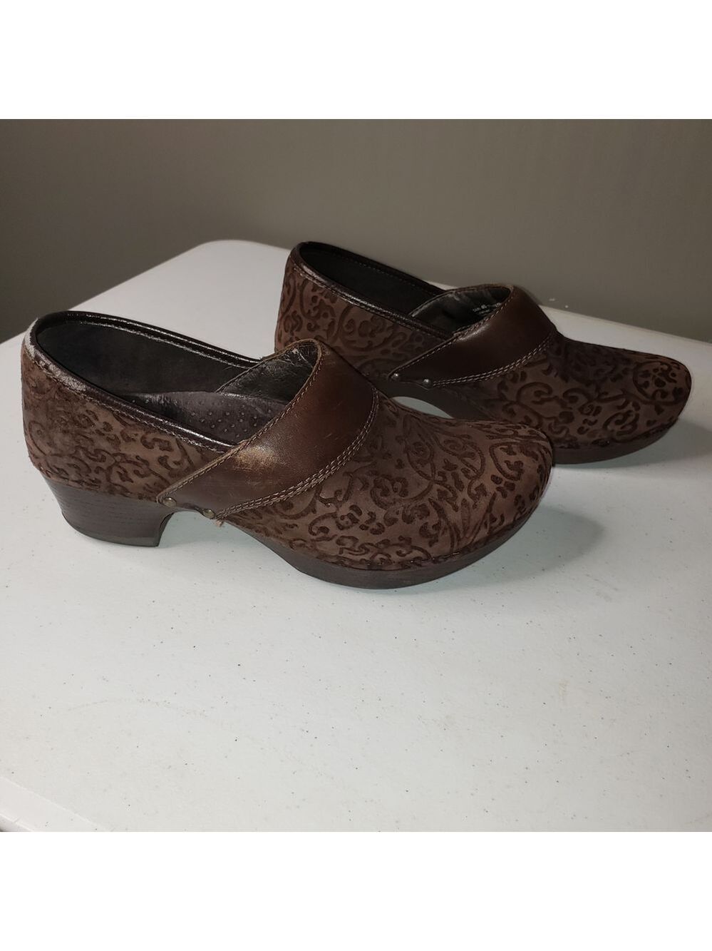 Dansko Prima Etched Floral Scroll Clogs Mules Size 40